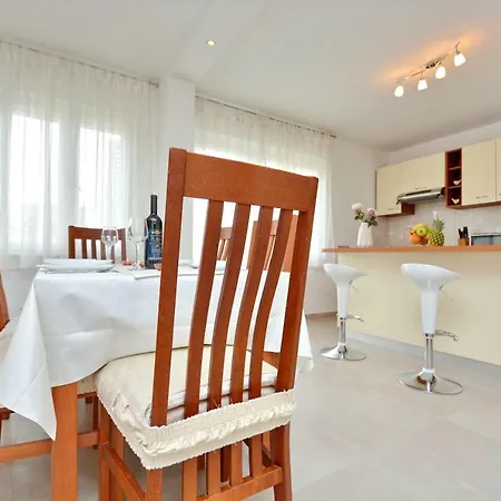 Apartment Lovre *