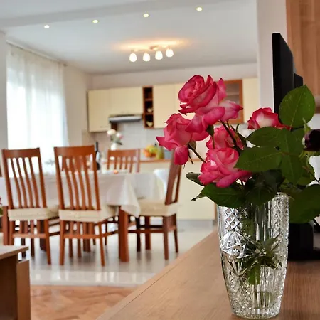 Apartment Lovre Kastela