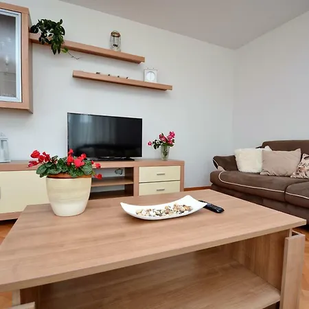 Lovre Apartment *