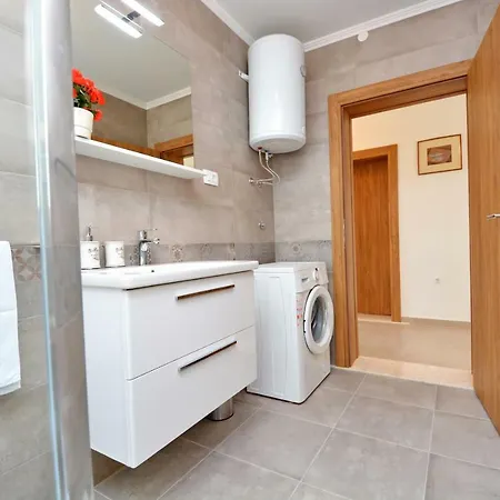 Apartment Lovre