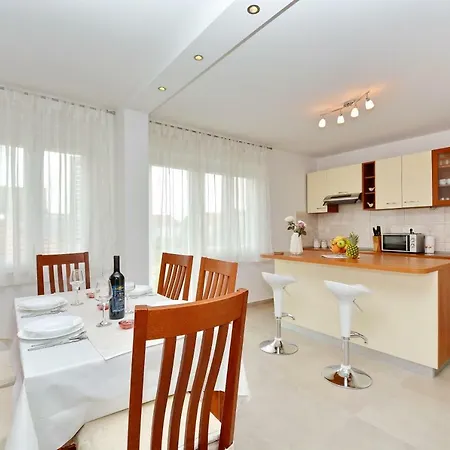 Apartment Lovre Kastela