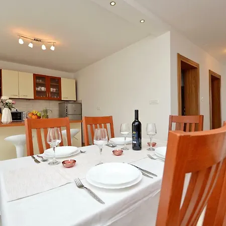 Apartmán Lovre *