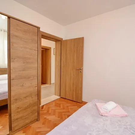 Lovre * Kaštela